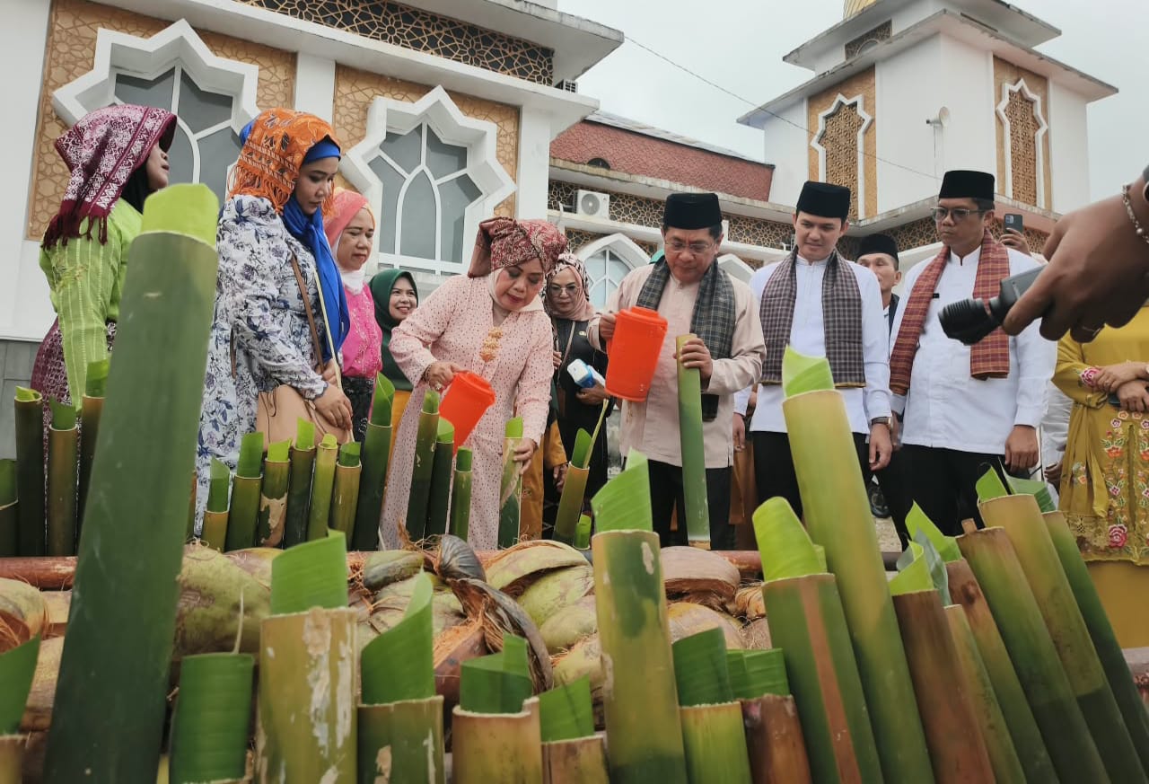 Aroma Malamang Tercium Wangi, Digelar di Masjid Raya IKK Ali Mukhni